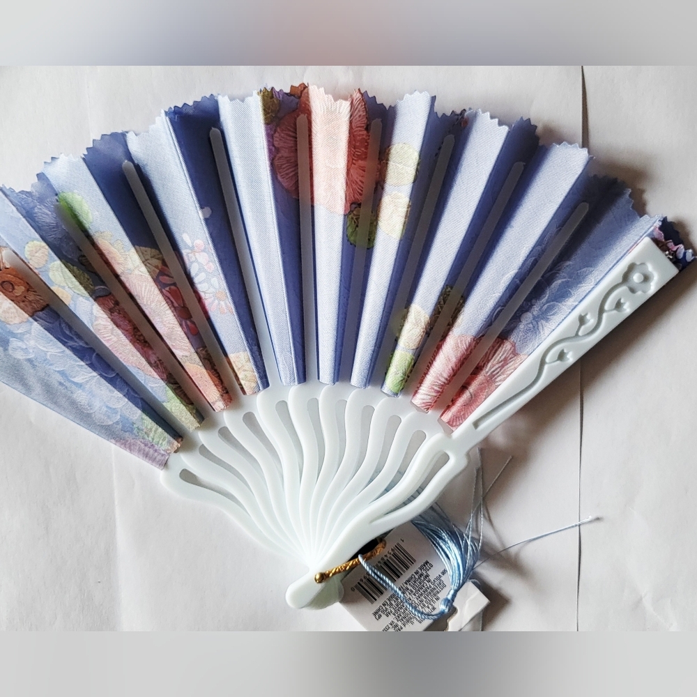 Hand Fan - Picture 2 of 3